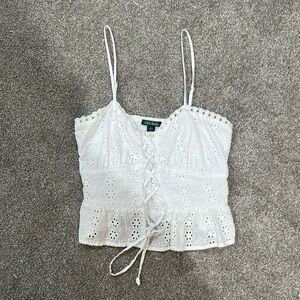 White Lace-Up Crop Top

ONLY WORN ONCE

no stains 😙